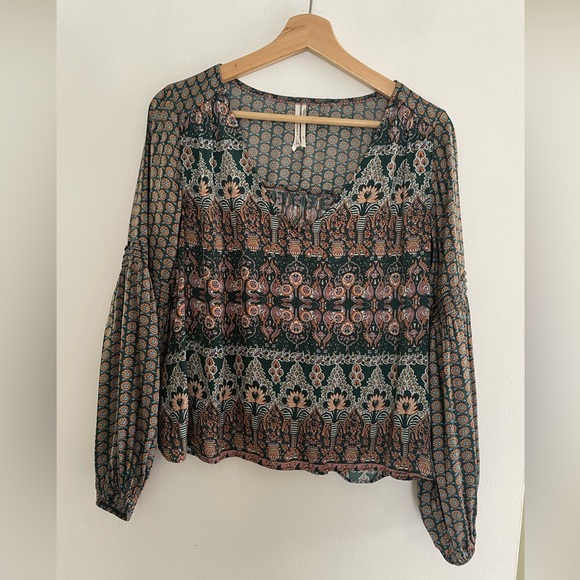 Anthropologie Tops - “ Anthropologie” blouse🛍️bundled🛍️$13